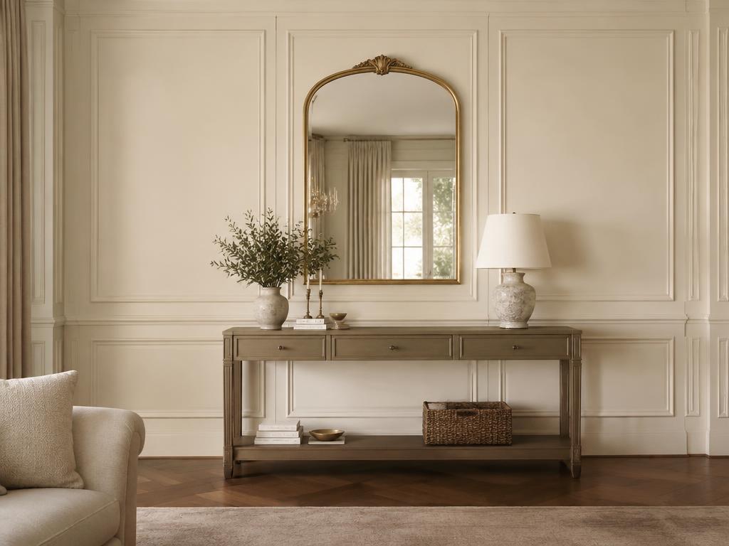 Dekoratif duvar çıtası uygulanmış salon